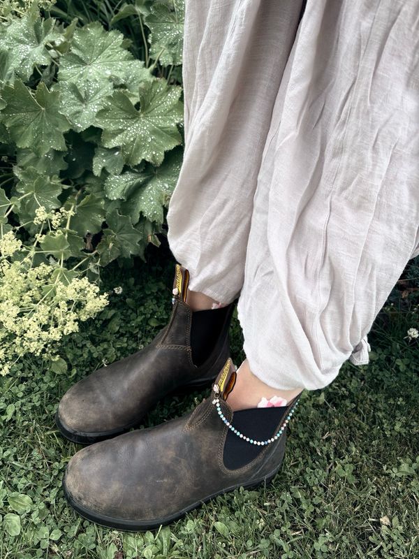 Asymmetrical Rose And Chain Boot Loot For Blundstone’s