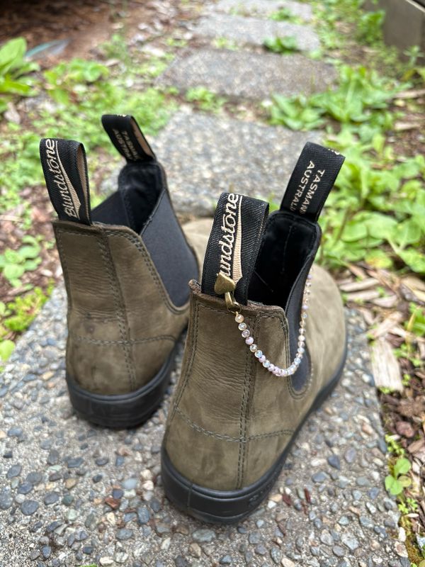 Asymmetrical Lavender Pearl And Chain Boot Loot