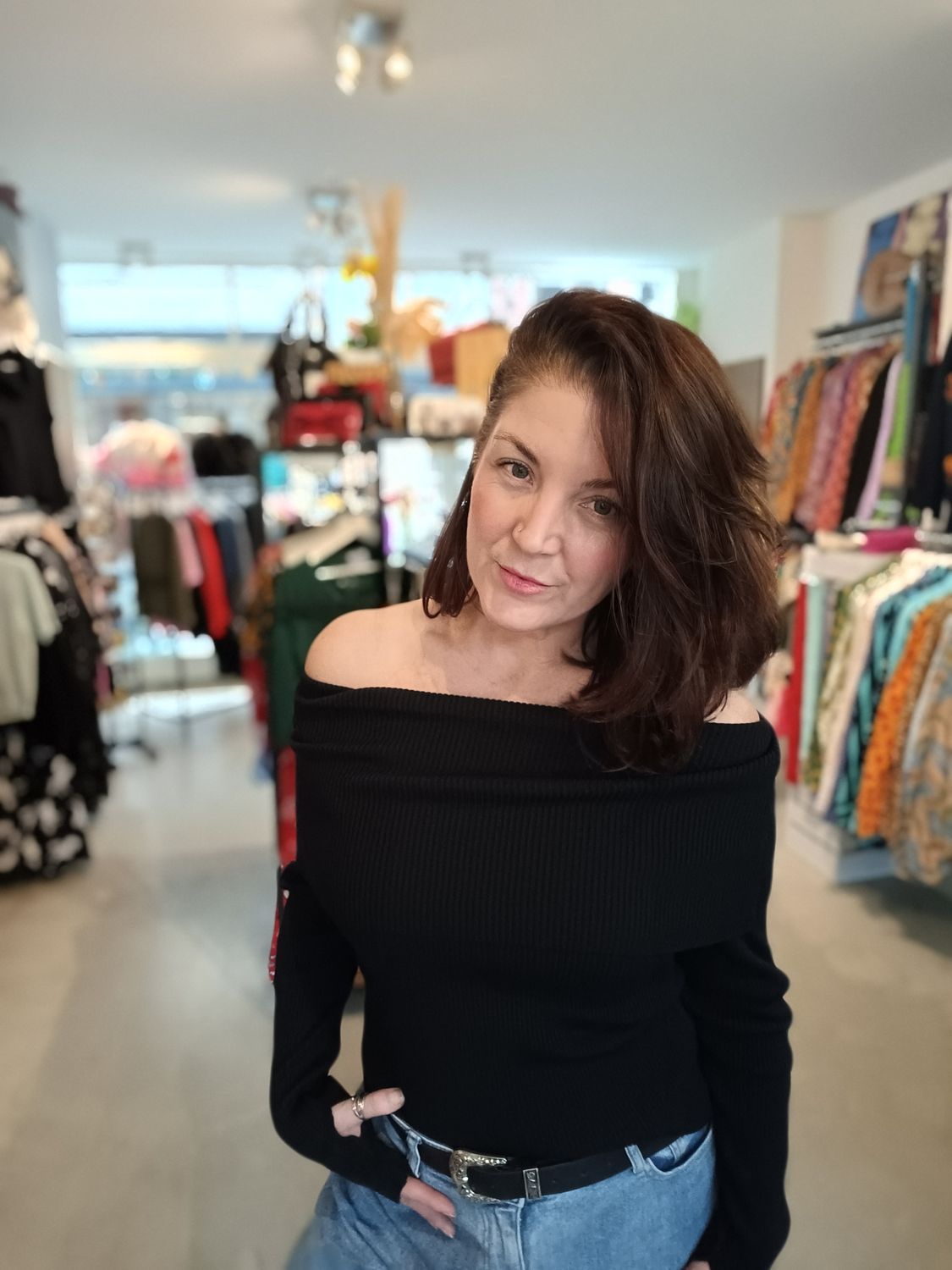 Gimme offshoulder top in zwart