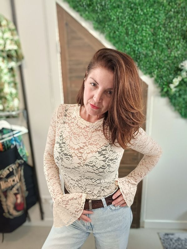 Gimme Lace top in crème