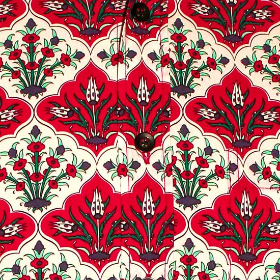 Chenaski Flower in a tile overhemd in  rood