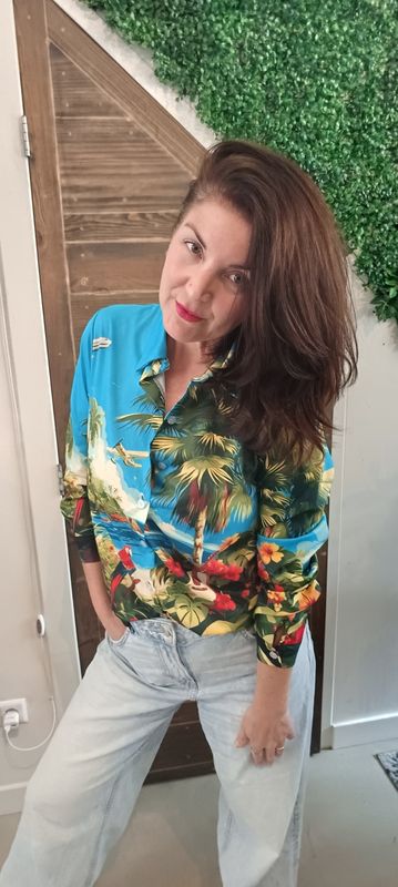 Wendy's Tiki blouse