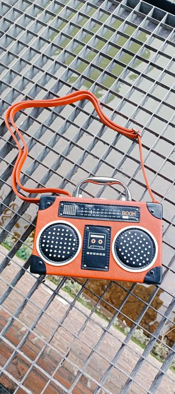 Wendy´s Radio tas in zwart en rood