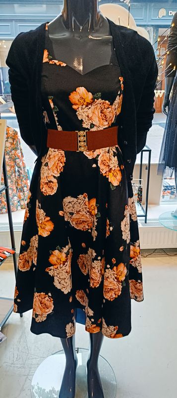 Banned English rose jurk Banned English rose jurk