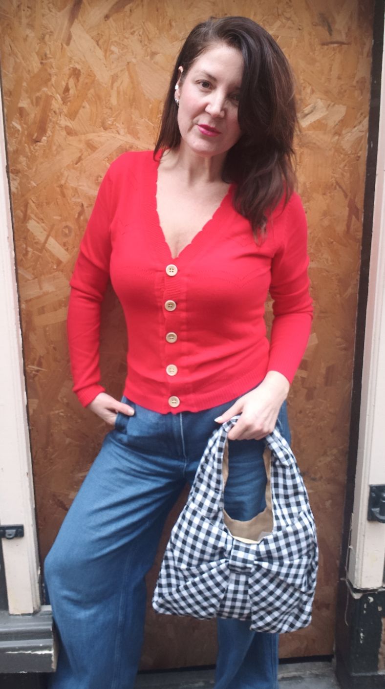 Banned June vest in rood