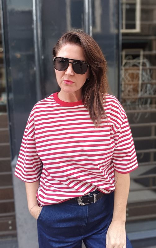 No Brnd Colorful striped t-shirt in rood No Brnd Colorful striped t-shirt in rood