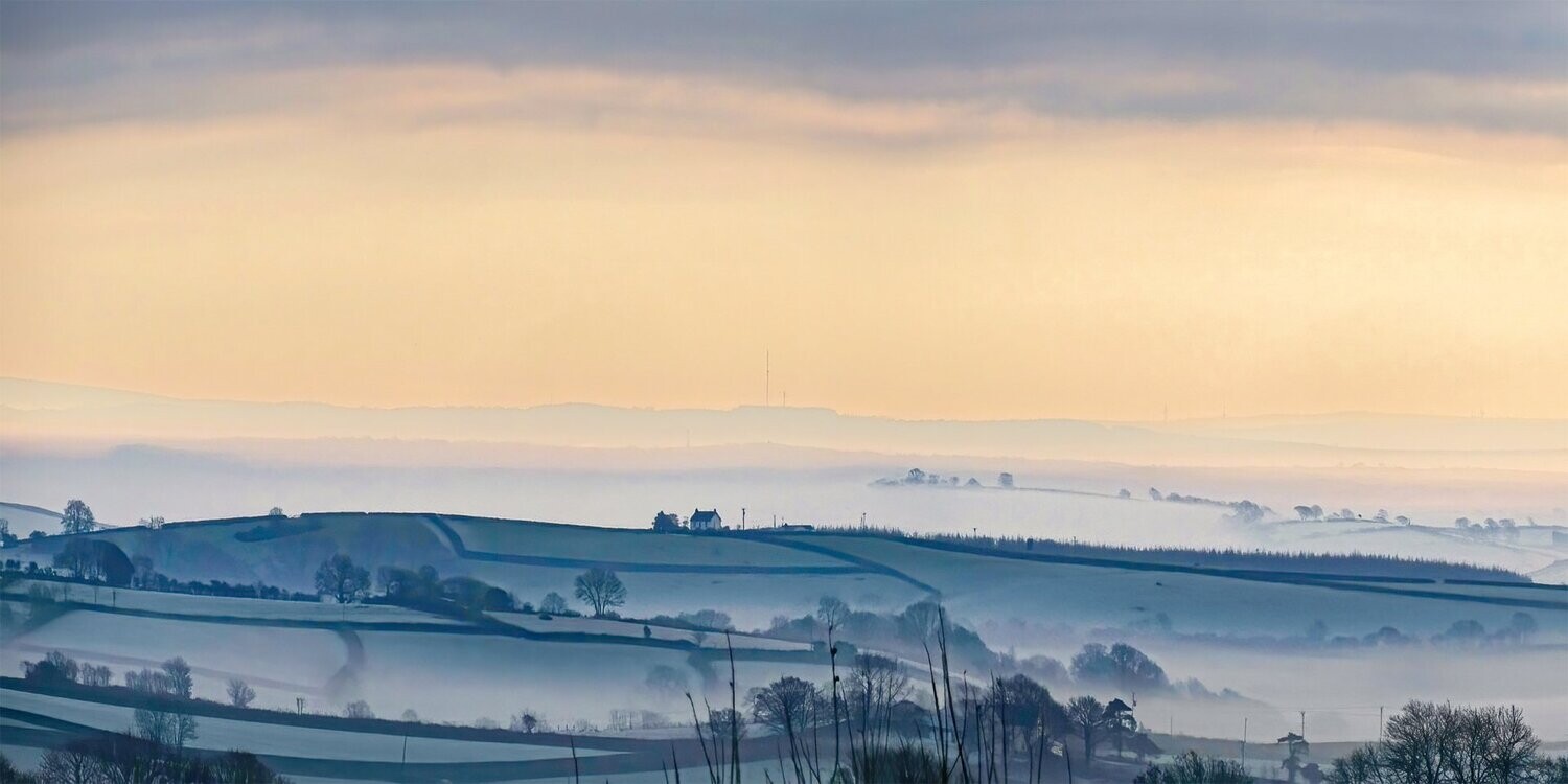 Bore Rhewllyd, Ger Llanboidy, Sir Gaerfyrddin