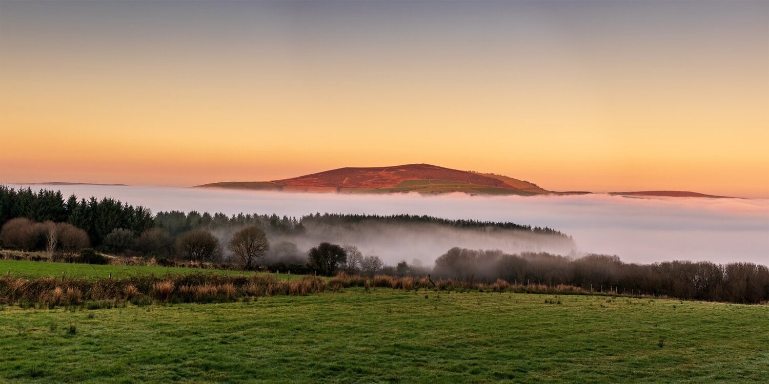 Ynys Cadair Macsen - Frenni Fawr, ger Crymych, Sir Benfro