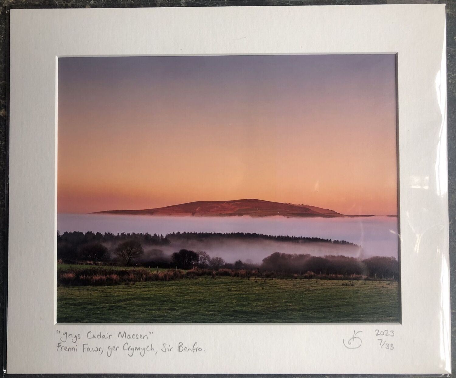 "Ynys Cadair Macsen" – Frenni Fawr ger Crymych, Sir Benfro.