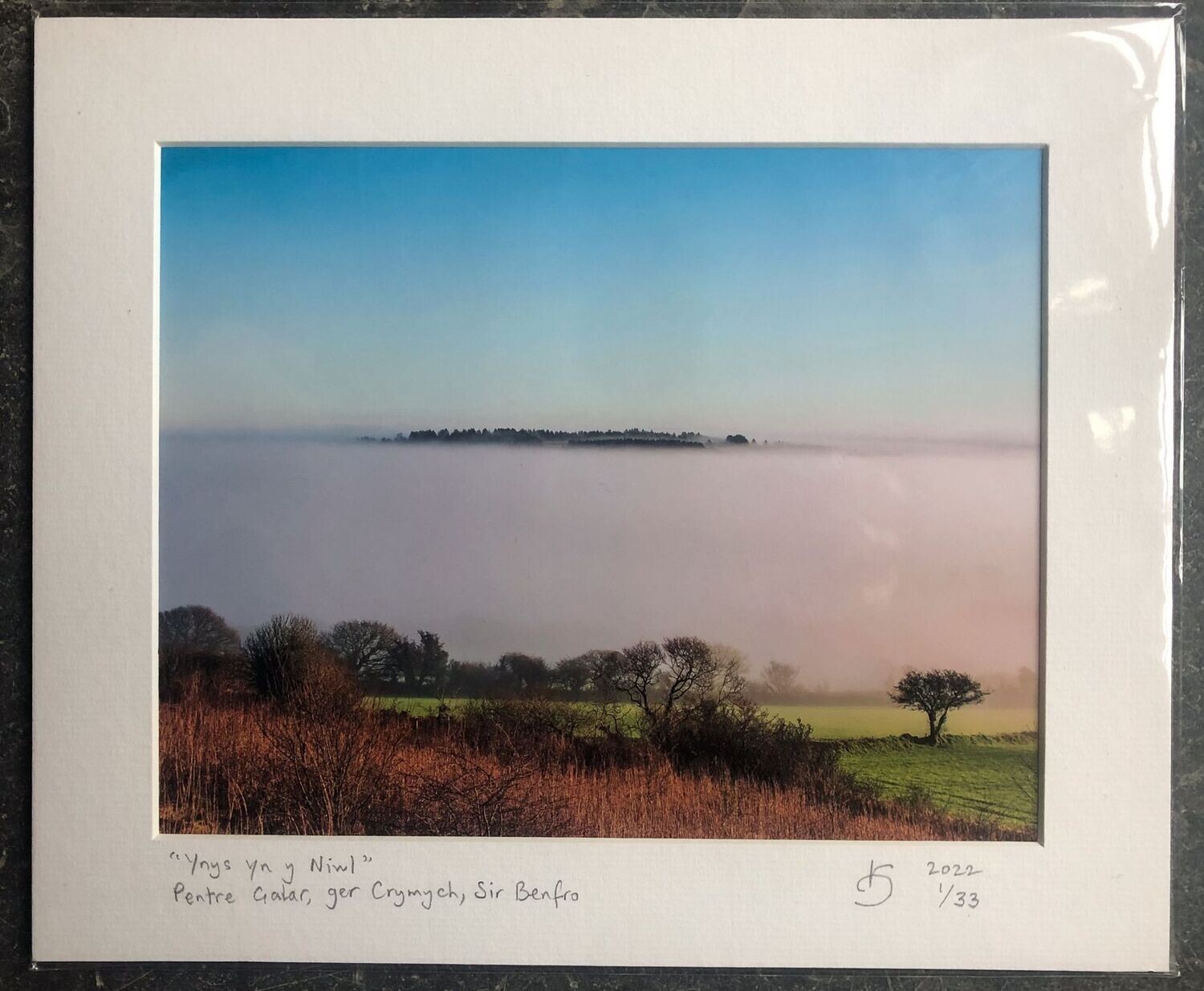 "Ynys yn y Niwl" – Pentre Galar ger Crymych, Sir Benfro.