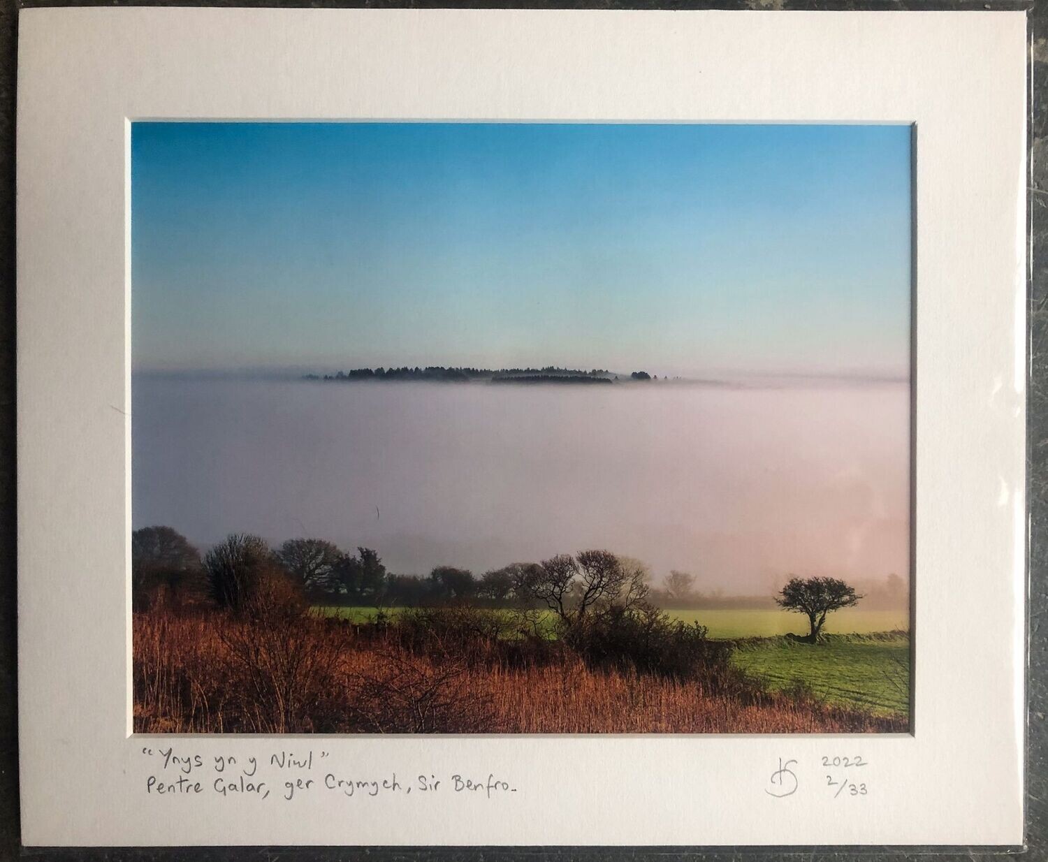 "Ynys yn y Niwl" – Pentre Galar ger Crymych, Sir Benfro.