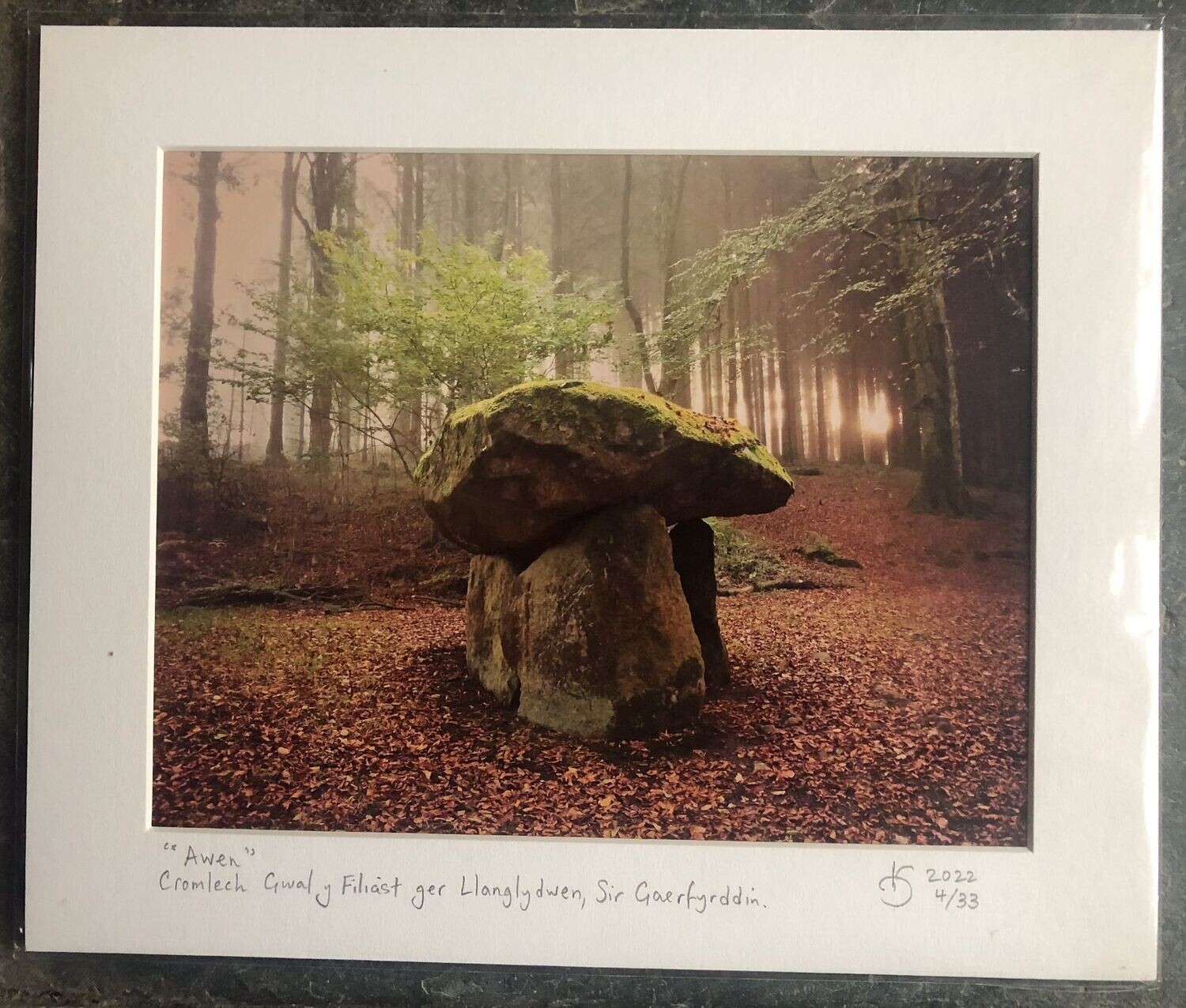 "Awen" – Cromlech Gwal y Filiast, ger Llanglydwen, Sir Gaerfyrddin.