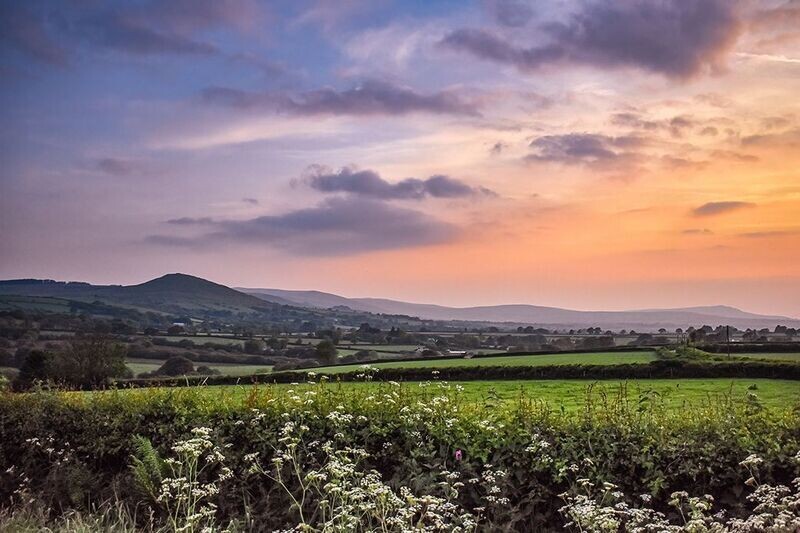 "Machlud Haul yr Haf gan Foel Drygarn" ("Summer Sunset by Foel Drygarn") - ar y ffordd i Blaenffos ger Crymych (on the road to Blaenffos near Crymych), Sir Benfro (Pembrokeshire)