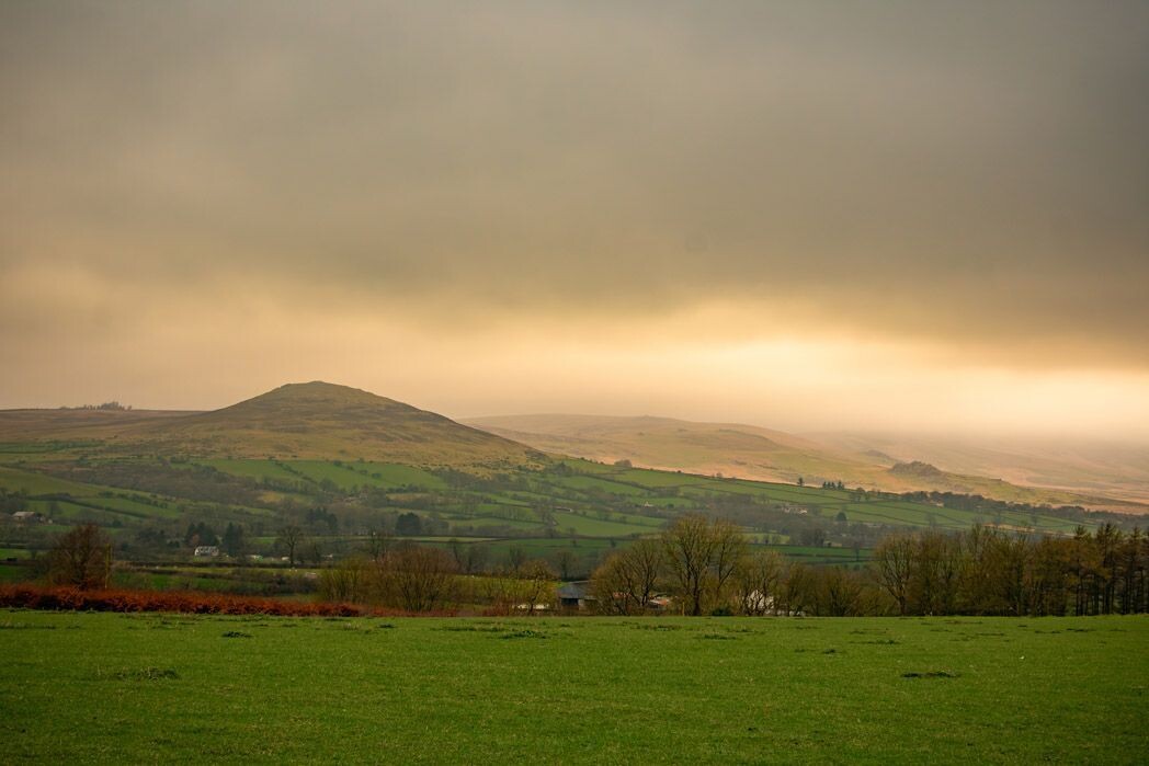 "Golygfa o Garniau'r Preseli" ("View of the Preseli Cairns); Foel Drygarn, Carn Breseb, Carn Goedog, Carn Alw. Blaenffos, Sir Benfro.