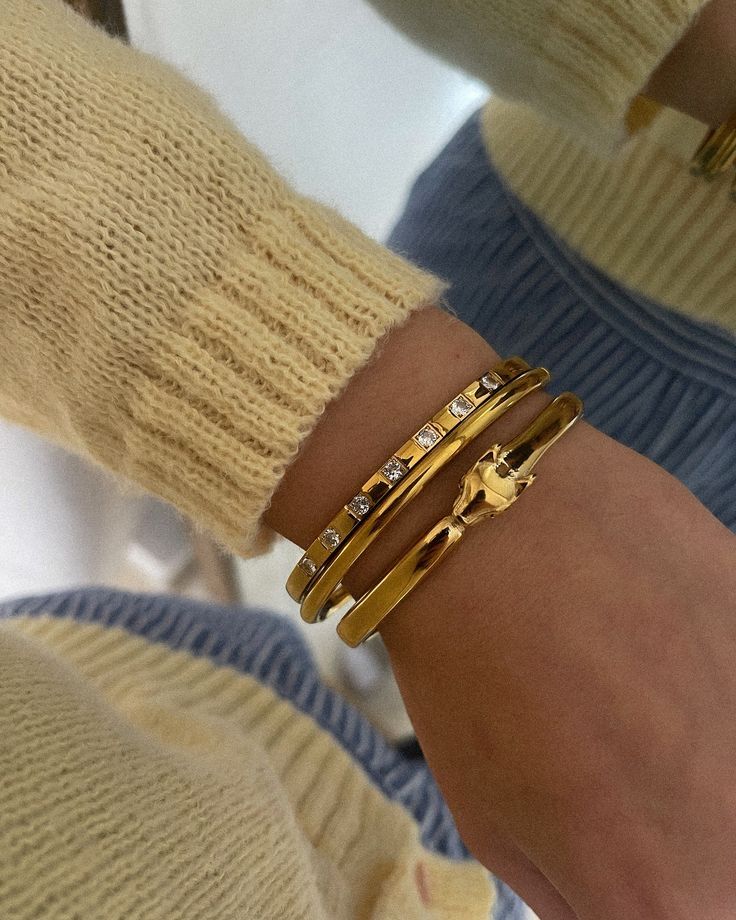Chic Cuff Bracelet 𝘸𝘢𝘴 𝘙239