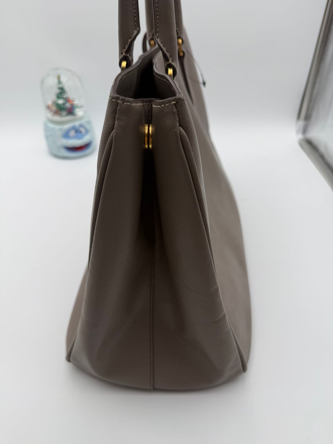 Saffiano Lux Top Handle Galleria Large Handbag