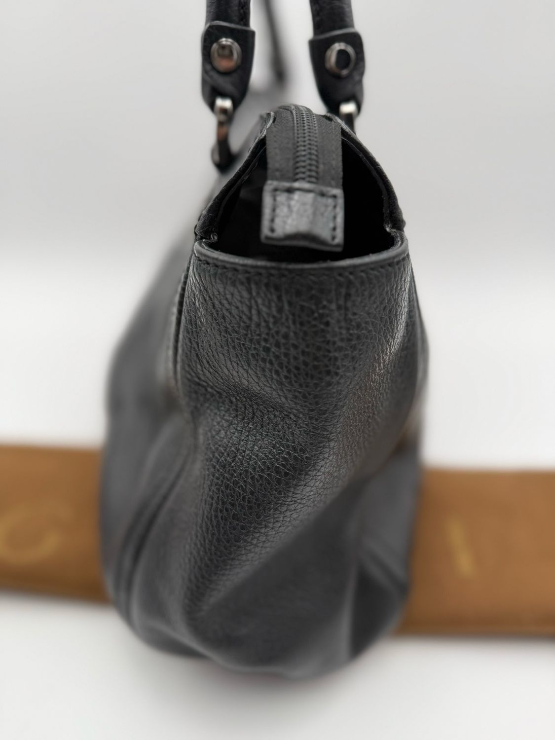 Gucci Pebbled Abbey D-Ring tote Shoulder Bag
