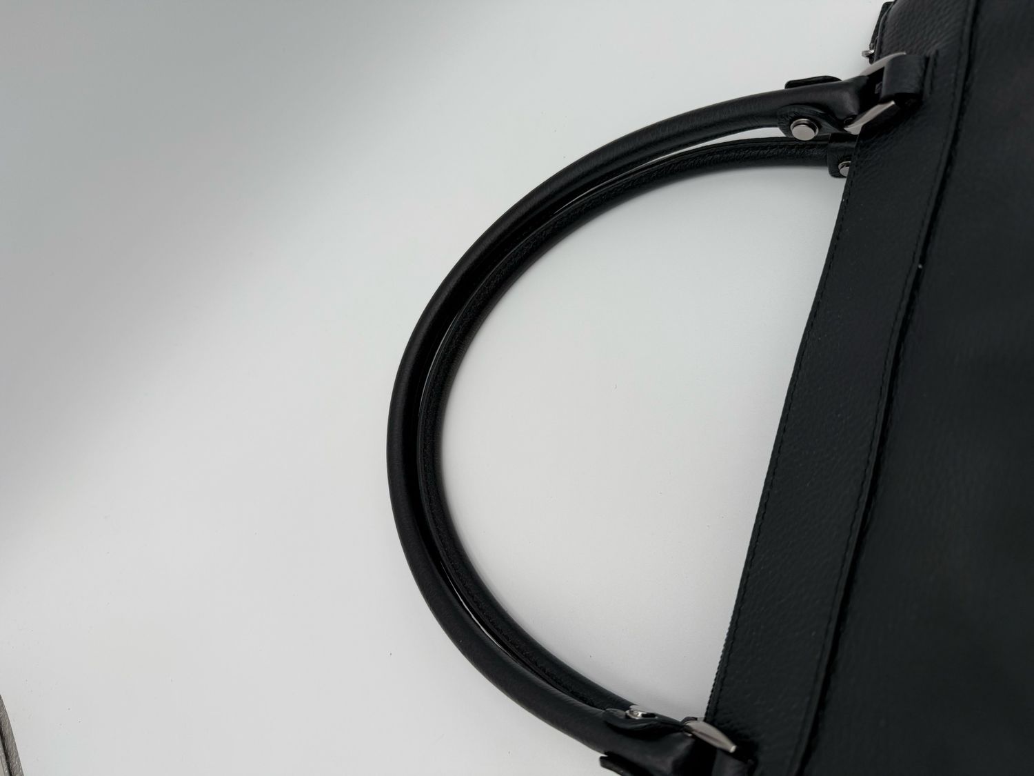 Gucci Pebbled Abbey D-Ring tote Shoulder Bag