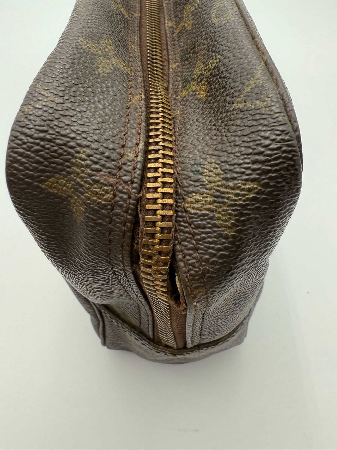 Louis Vuitton Monogram Trousse 28 Clutch Toiletry Pouch