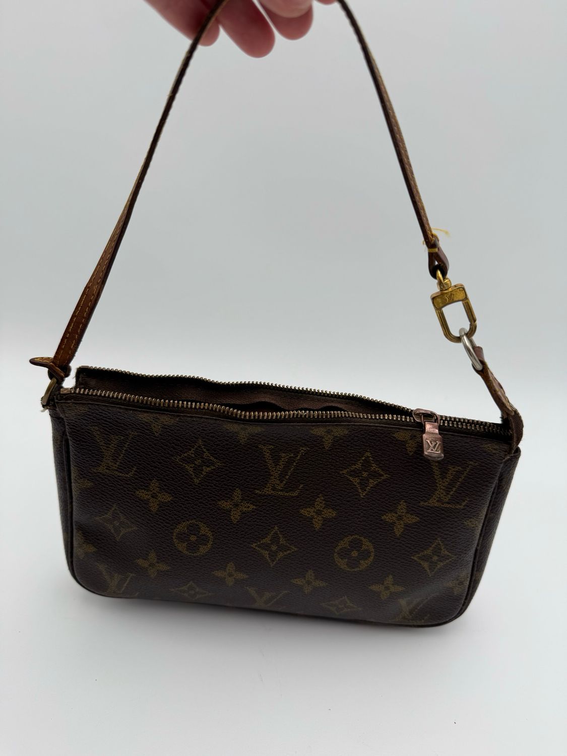 Louis Vuitton Monogram Pochette Accesories Hobo Shoulder Bag