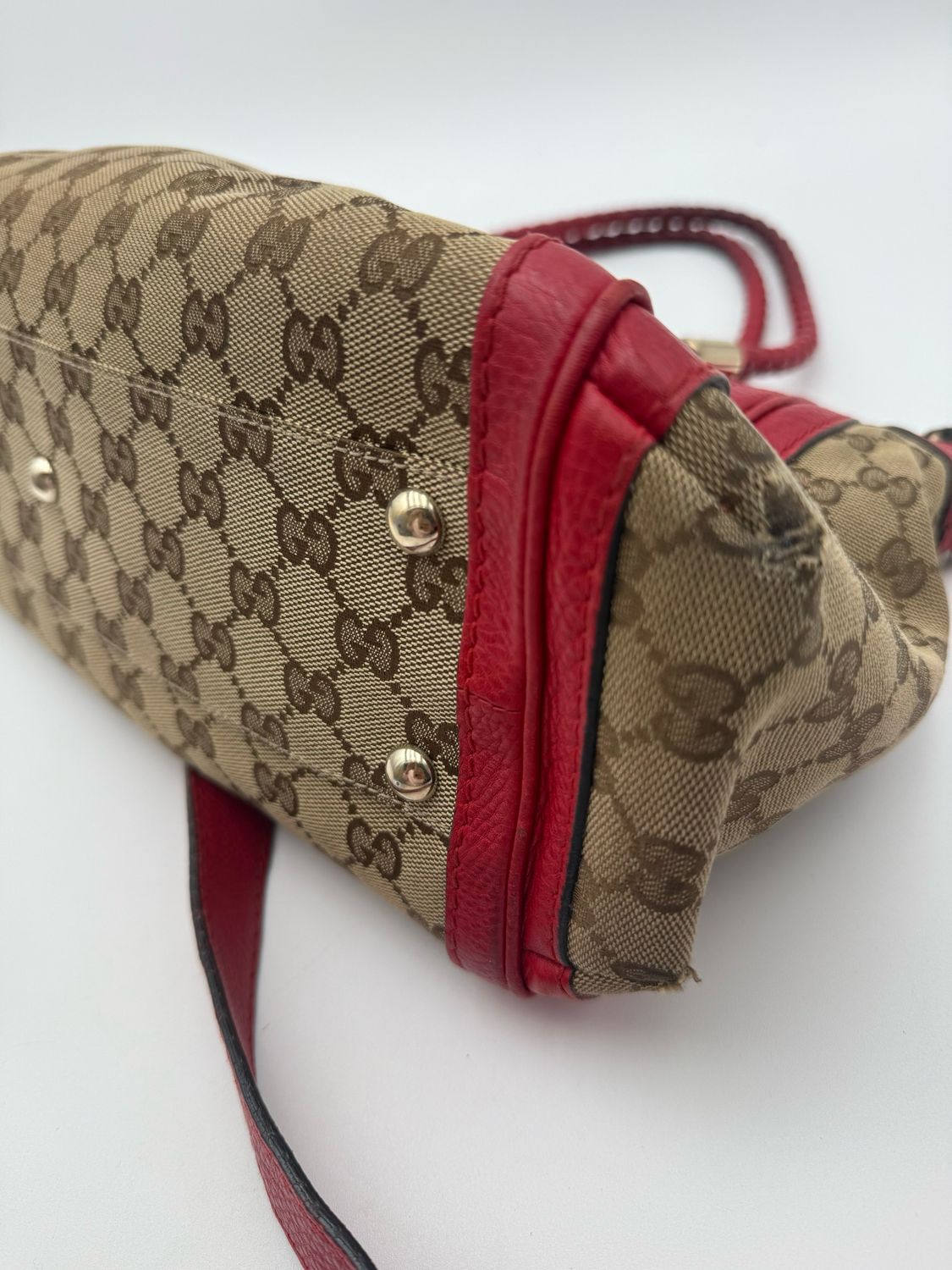 Gucci Bella Messenger Crossbody