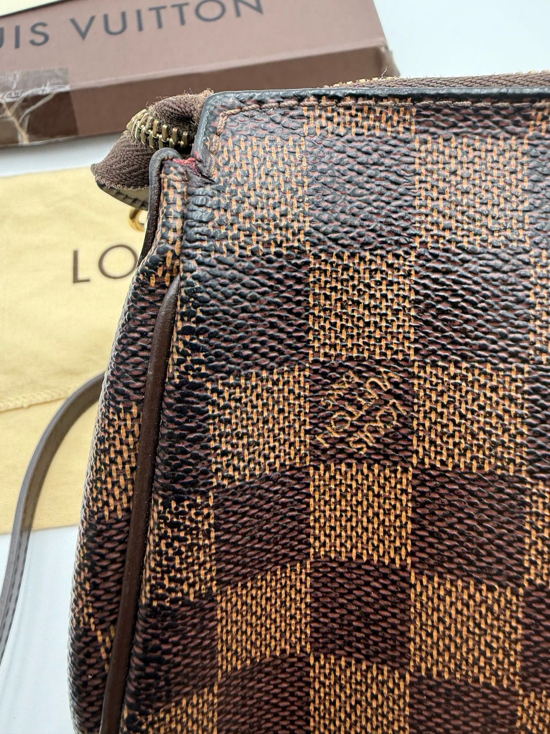 Louis Vuitton Damier Ebene Messenger Crossbody Clutch