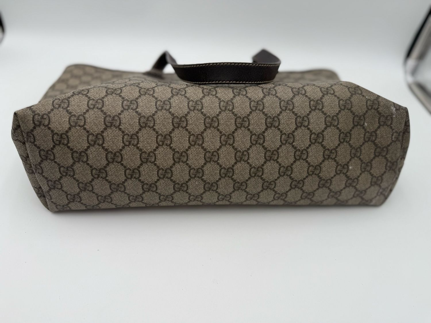 Gucci Supreme Tote Zipper