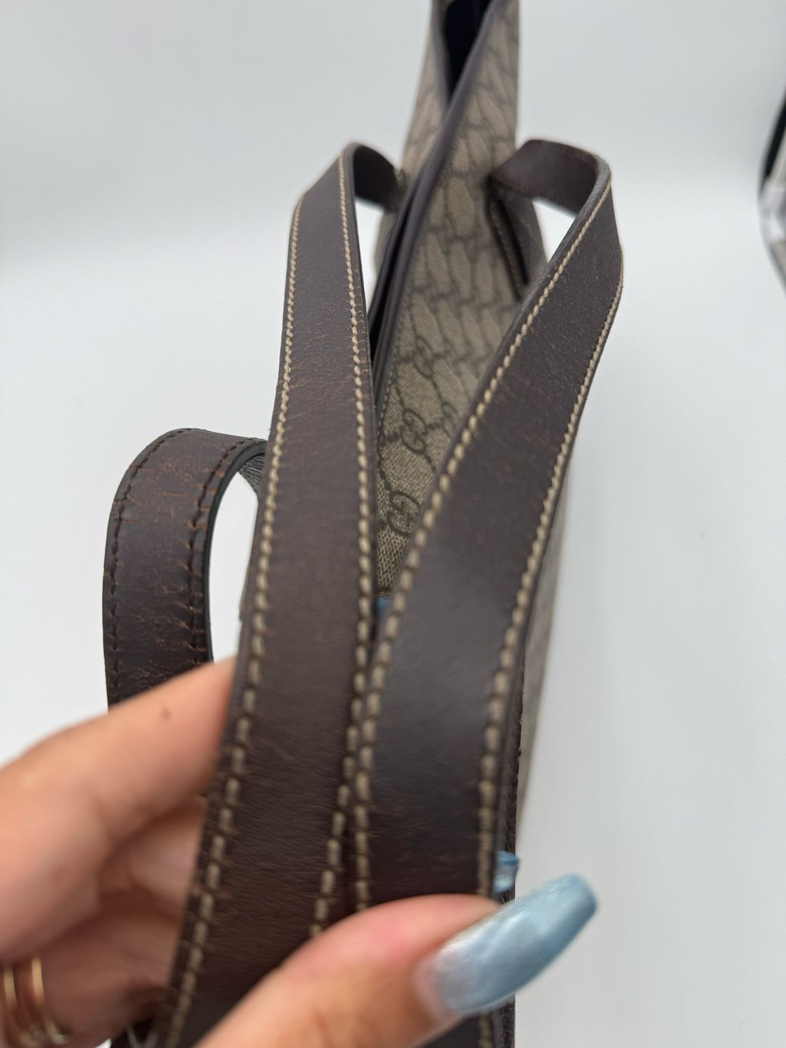 Gucci Supreme Tote Zipper