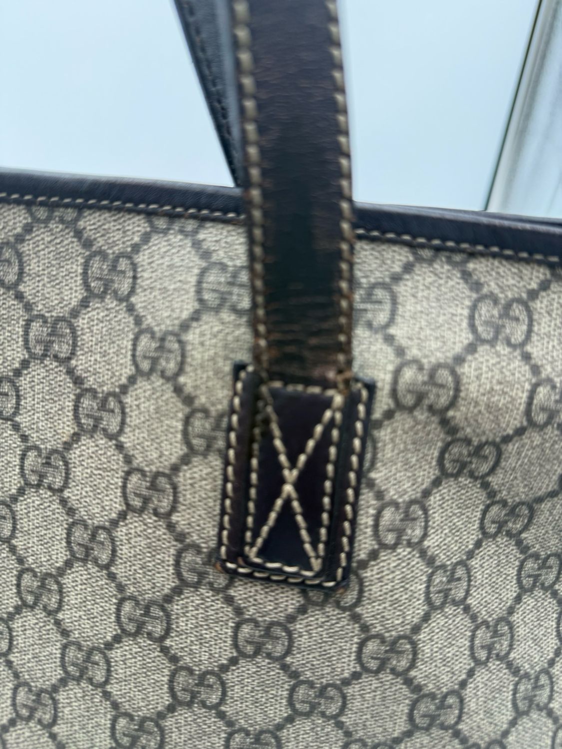Gucci Supreme Tote Zipper