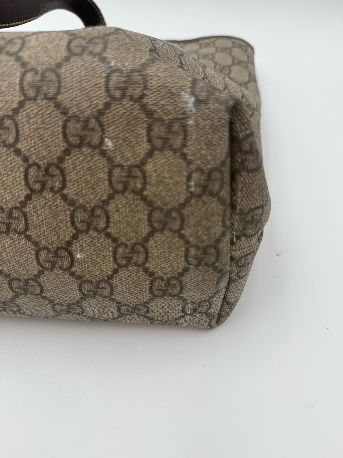 Gucci Supreme Tote Zipper