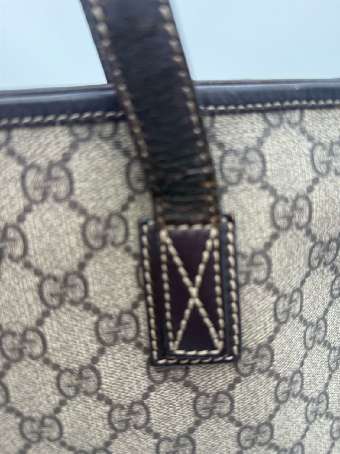 Gucci Supreme Tote Zipper