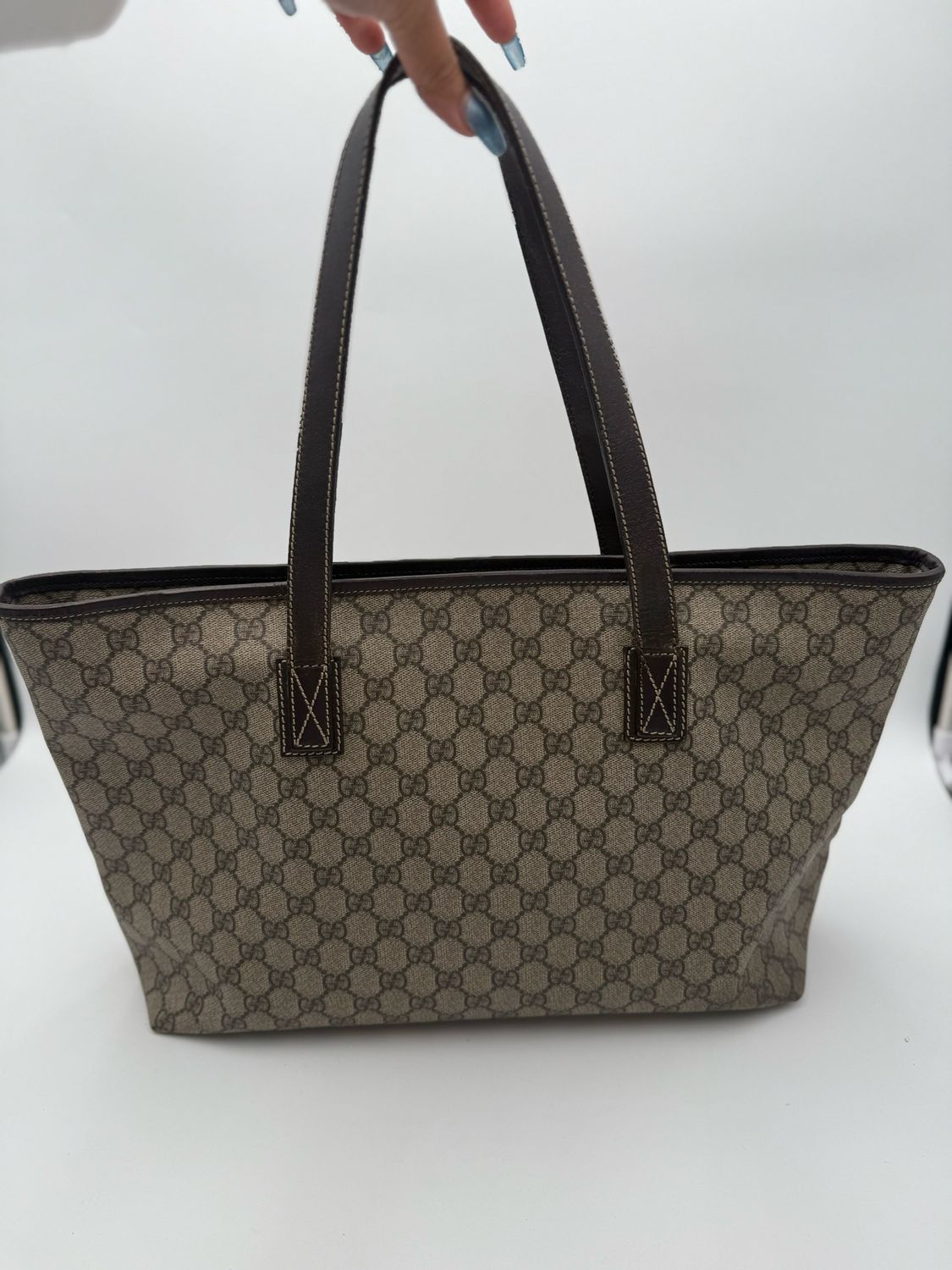 Gucci Supreme Tote Zipper