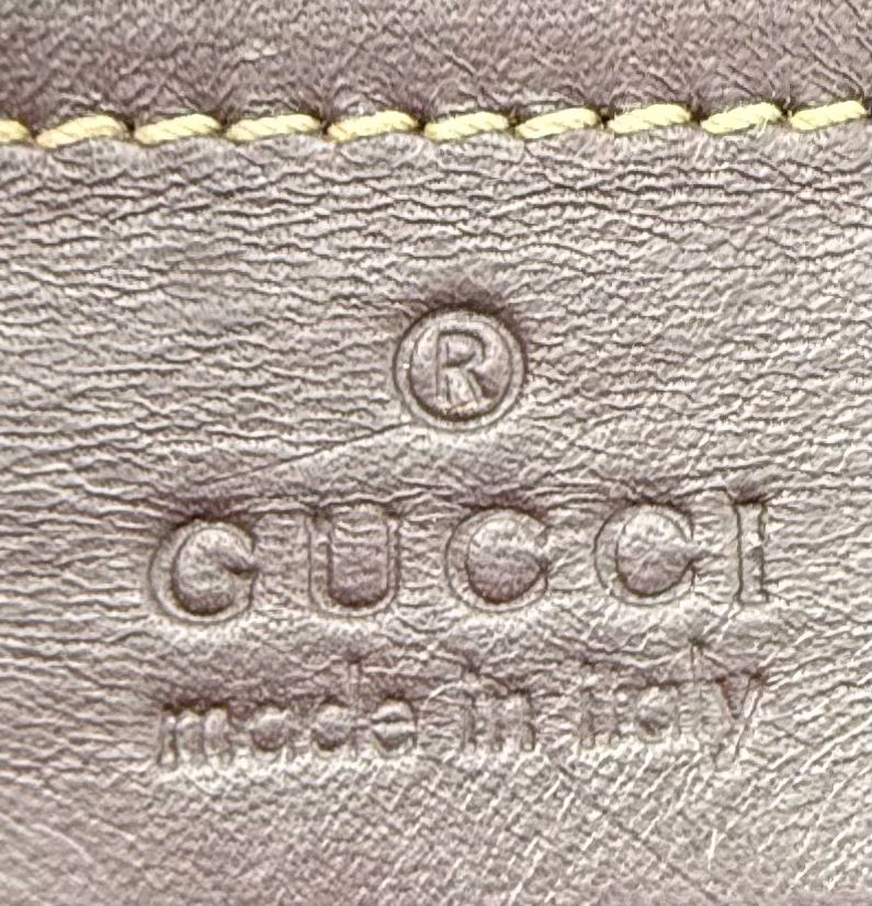 Gucci Supreme Tote Zipper