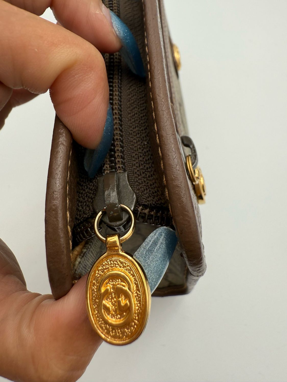 Gucci Supreme Clutch Zipper Vintage Toiletry