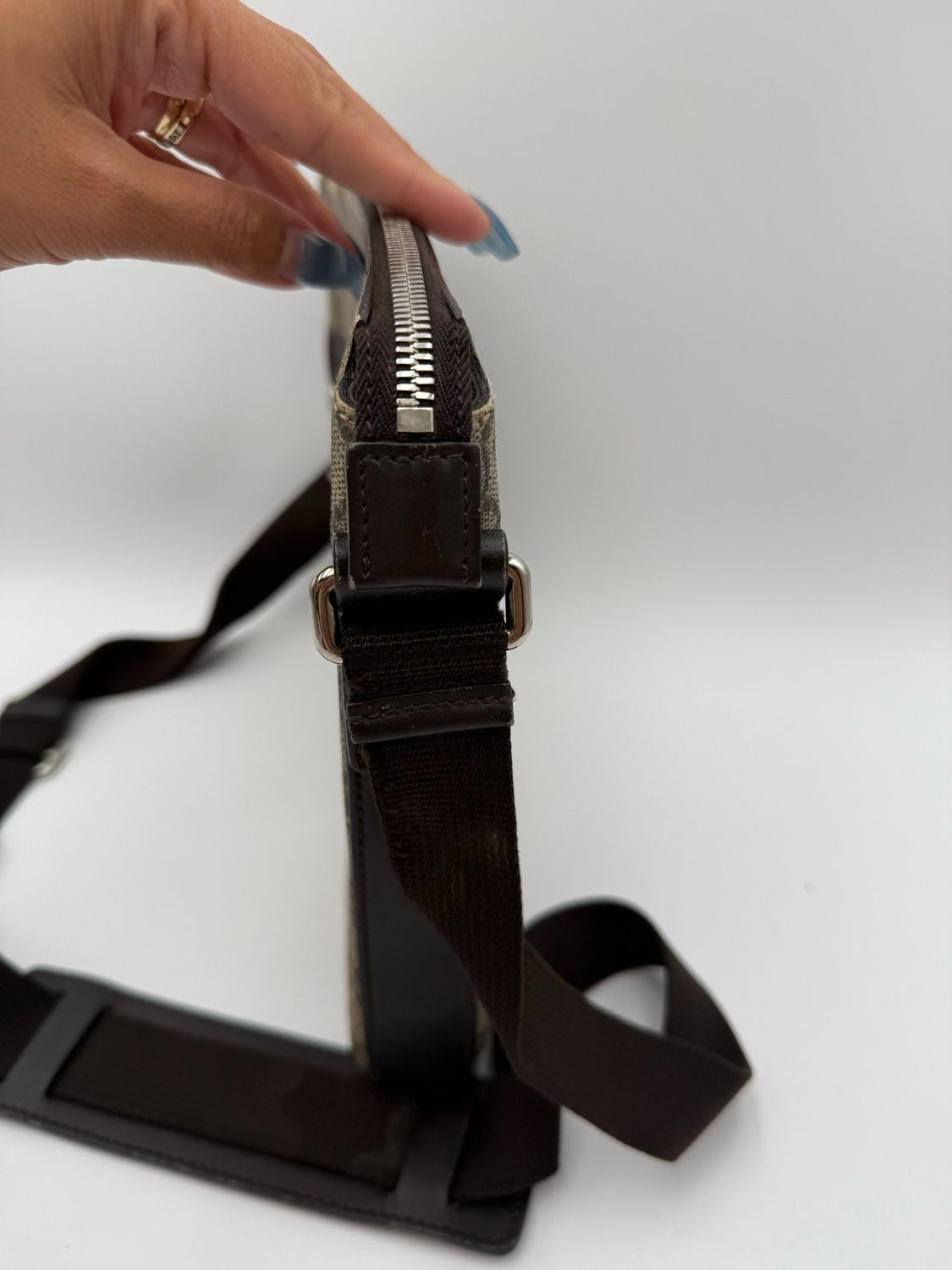 Gucci Supreme Zipper Messenger Crossbody Sling