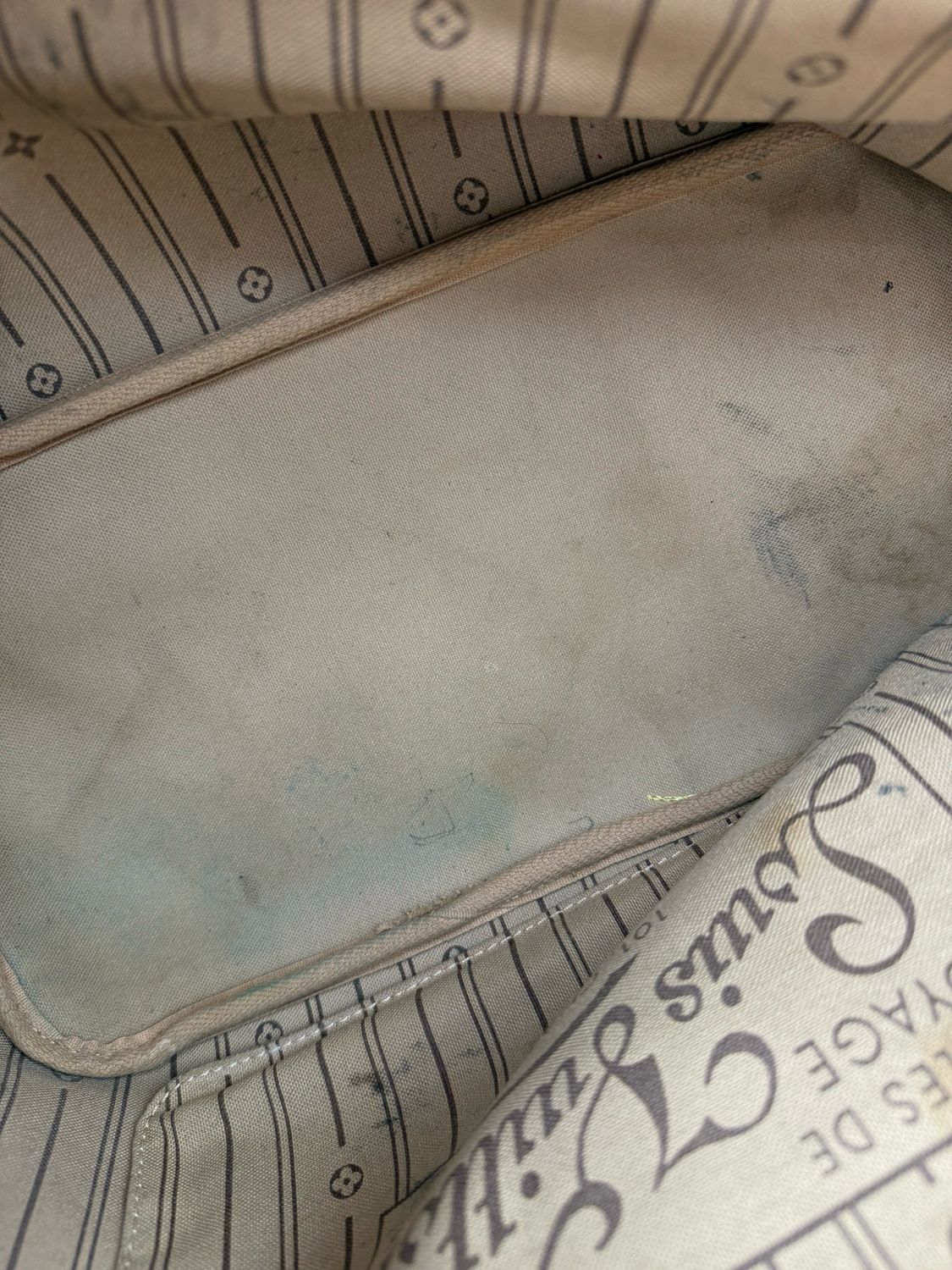 Louis Vuitton Neverfull MM Tote