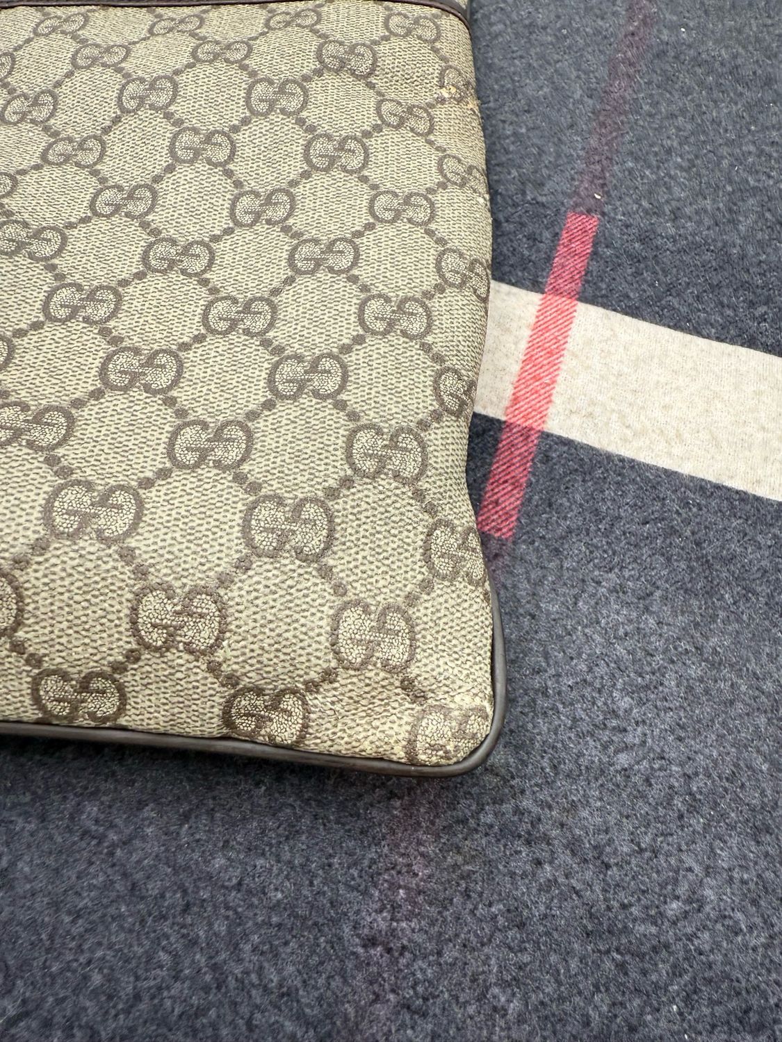 Gucci Flat Messenger Supreme Crossbody