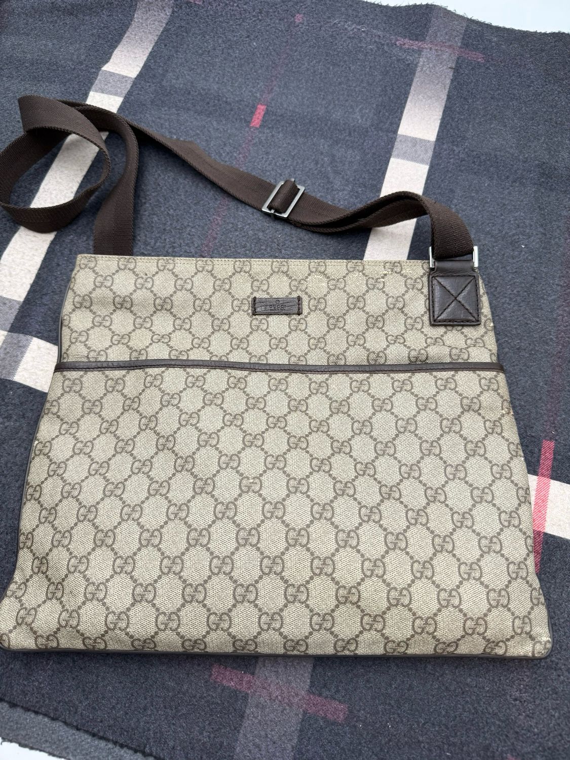 Gucci Flat Messenger Supreme Crossbody