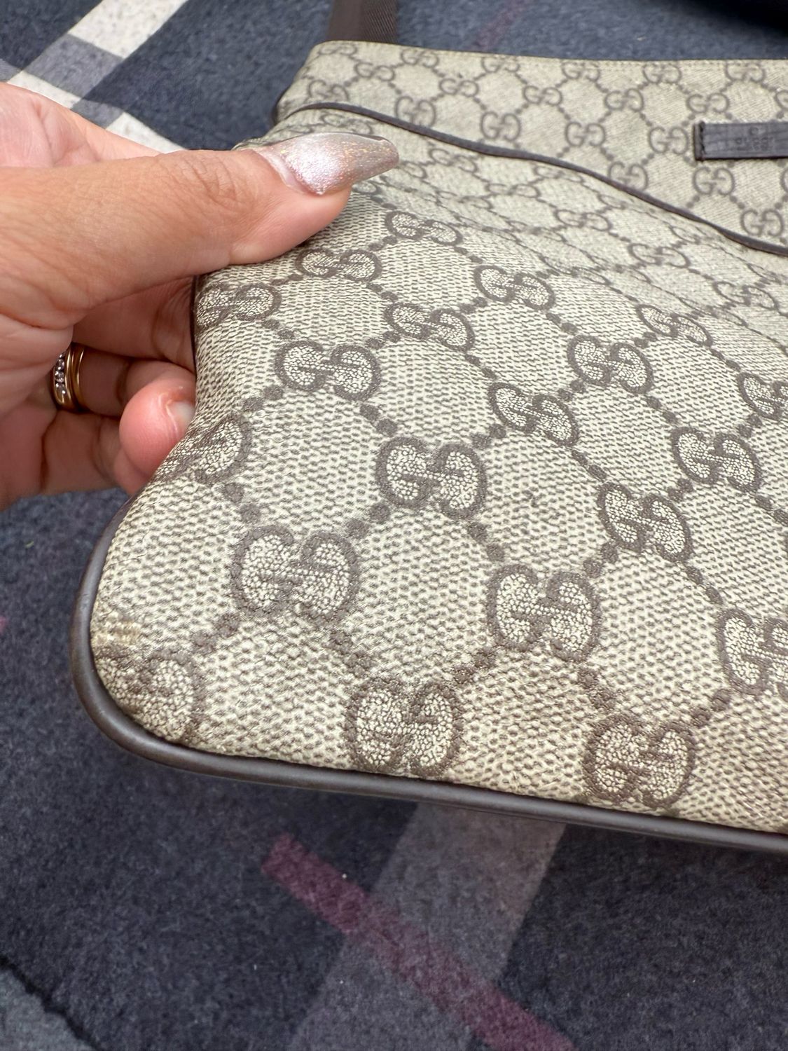 Gucci Flat Messenger Supreme Crossbody
