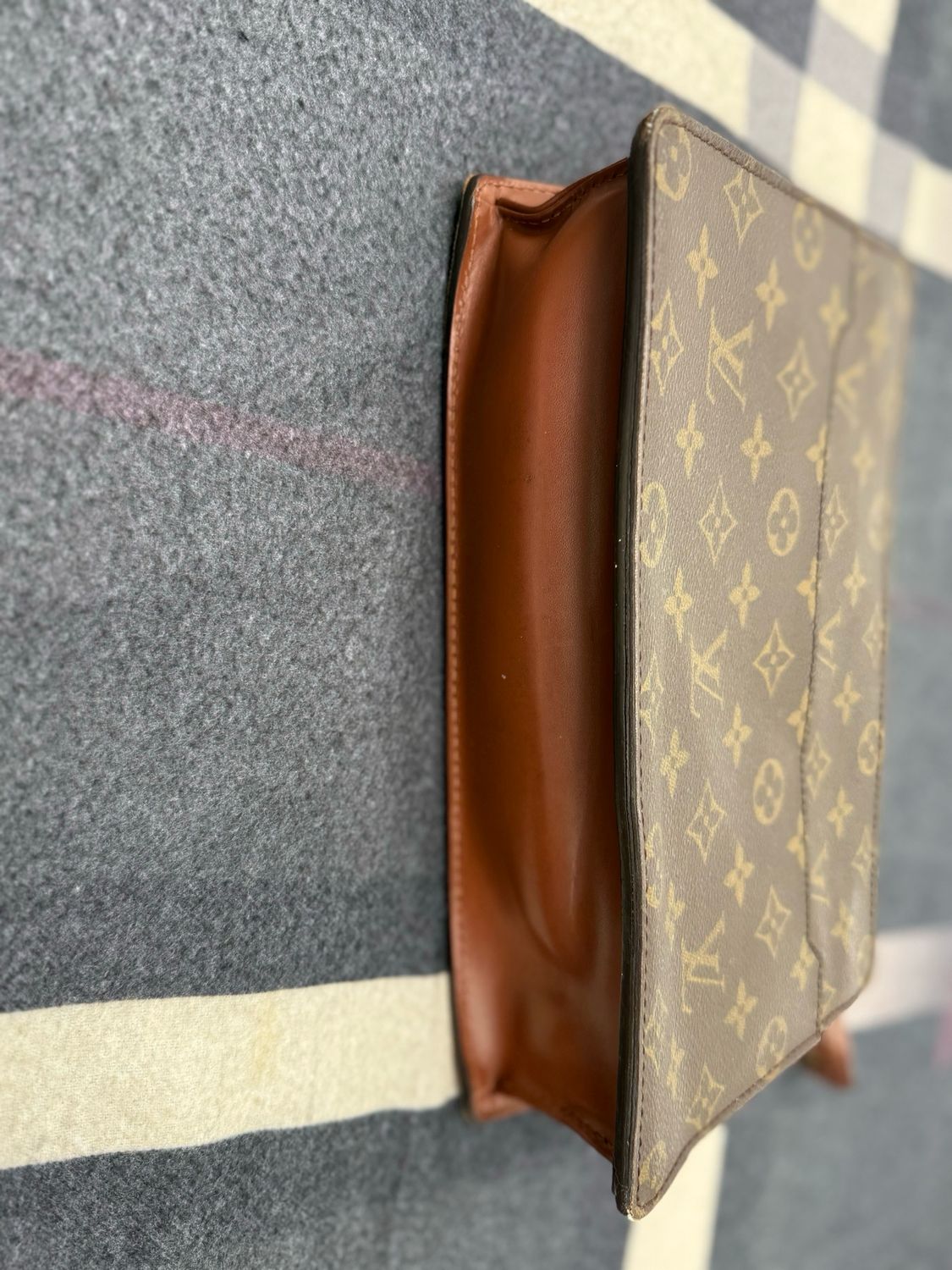 Louis Vuitton Monogram Pochette Homme Clutch Toiletry