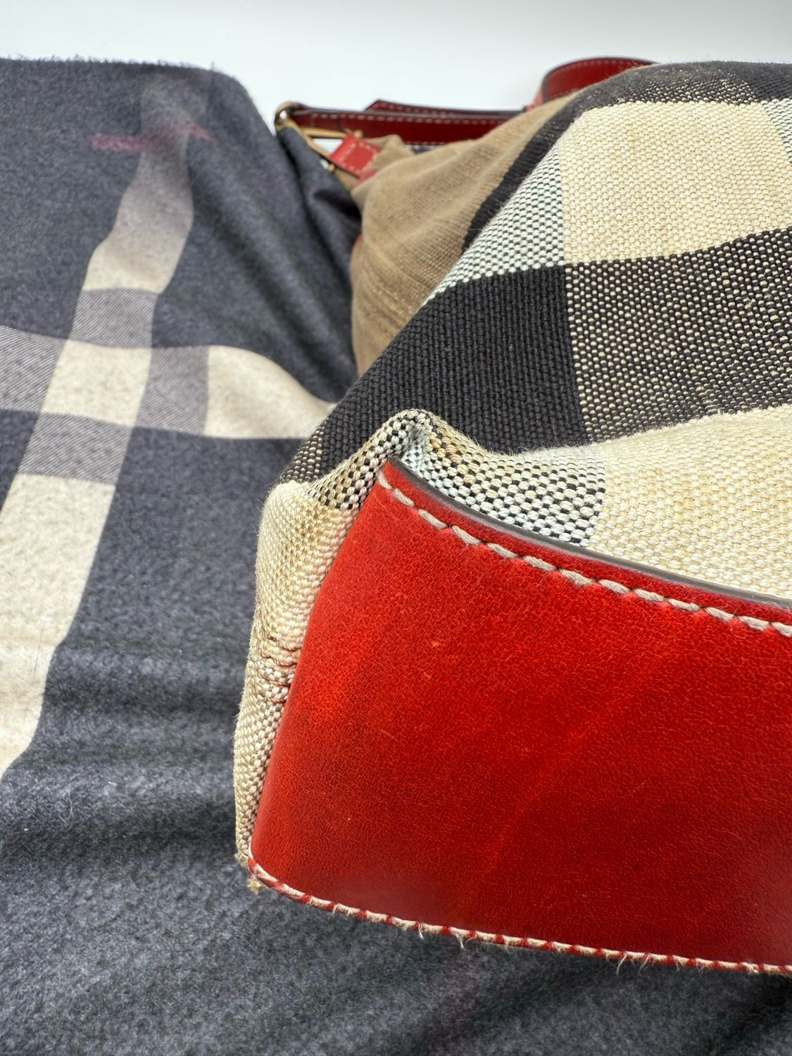 Burberry Canvas Mega Check Medium Tottenham Britt