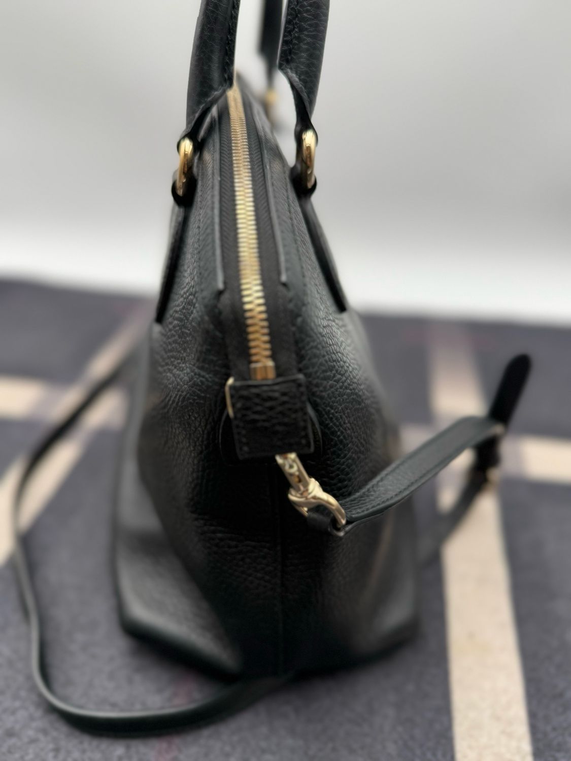 Gucci Pebbled Leather Interlocking Dome Large Sling