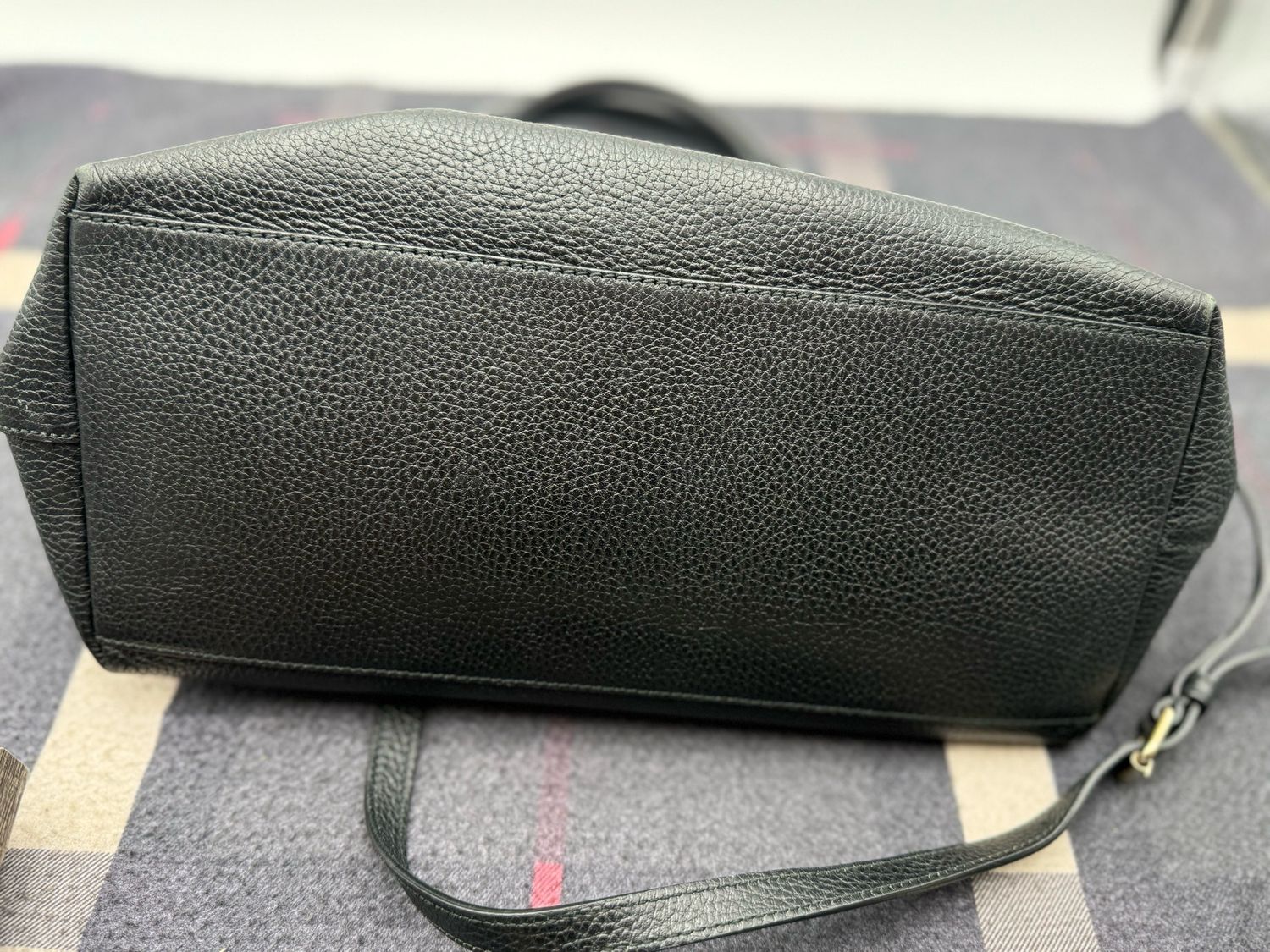 Gucci Pebbled Leather Interlocking Dome Large Sling