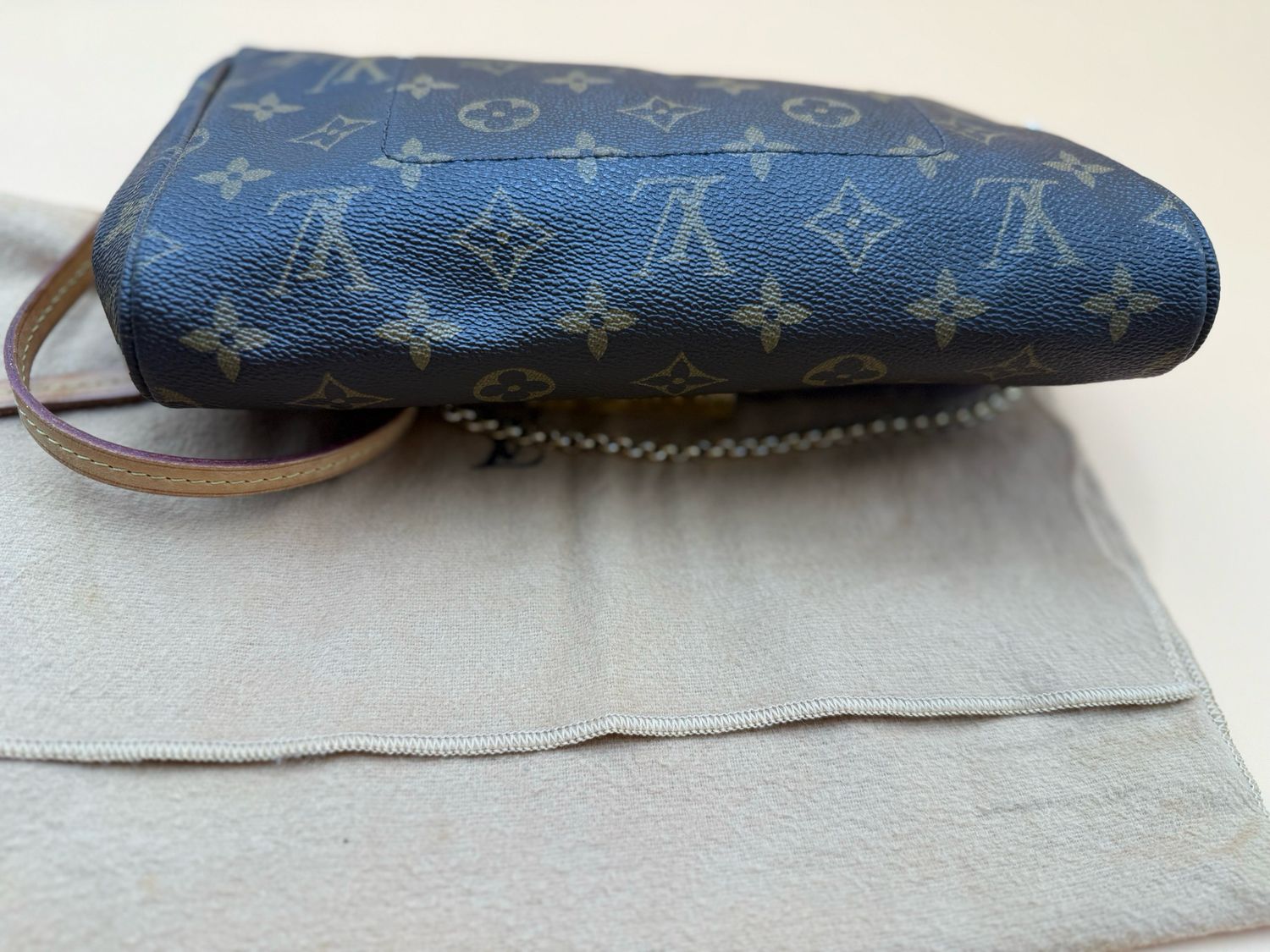 Louis Vuitton Monogram Favorite Mm Flap Clutch Crossbody