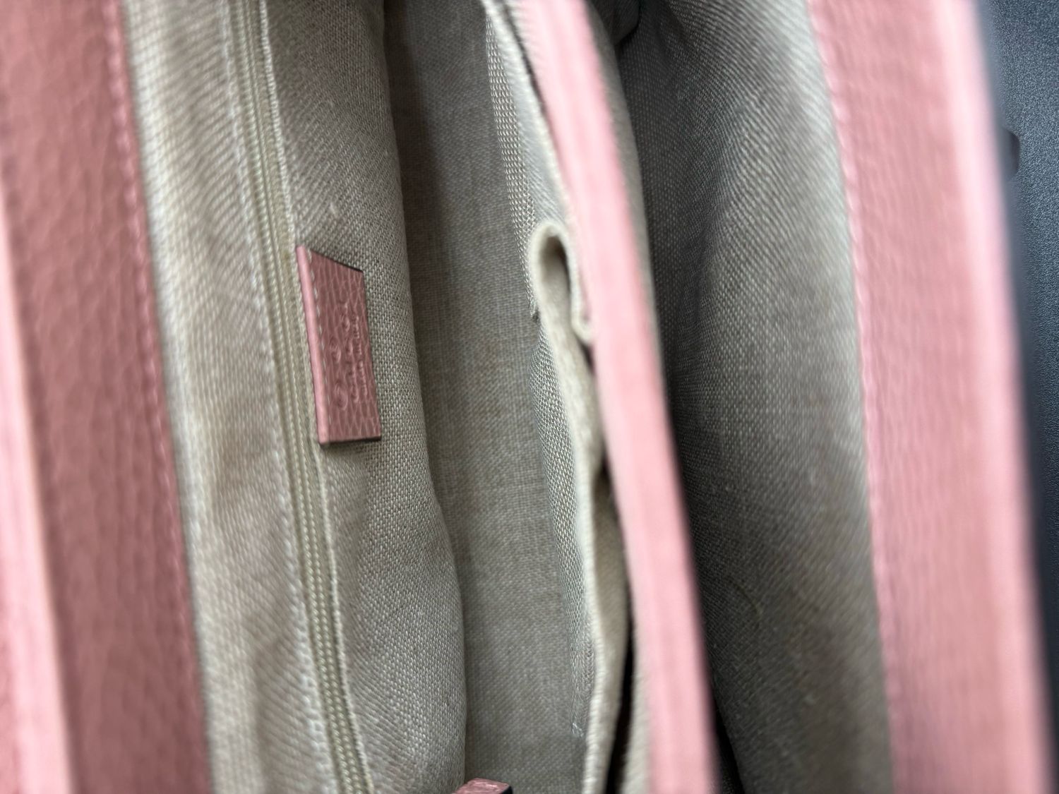 Gucci Pebbled Leather Pink Dollar Interlocking G Messenger Crossbody