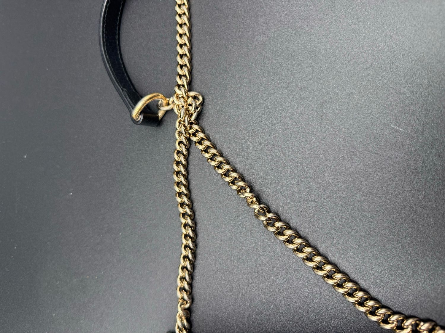 Gucci Pebbled Leather Sling Black Messenger Dollar Interlocking Small