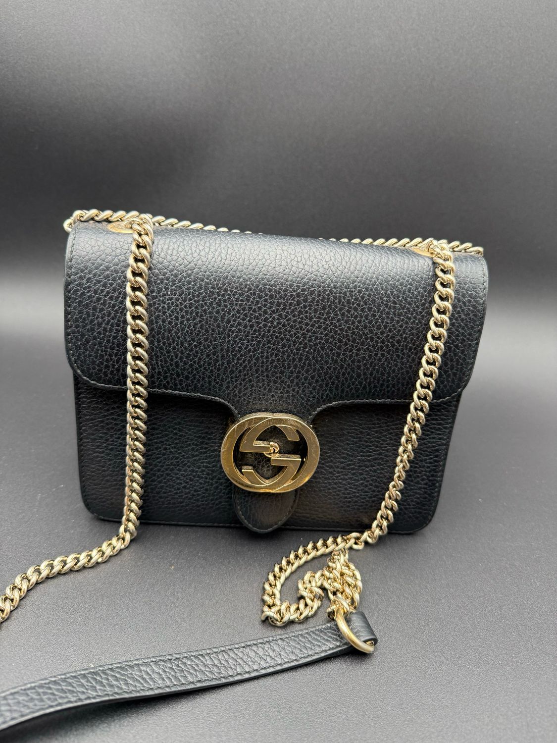 Gucci Pebbled Leather Sling Black Messenger Dollar Interlocking Small