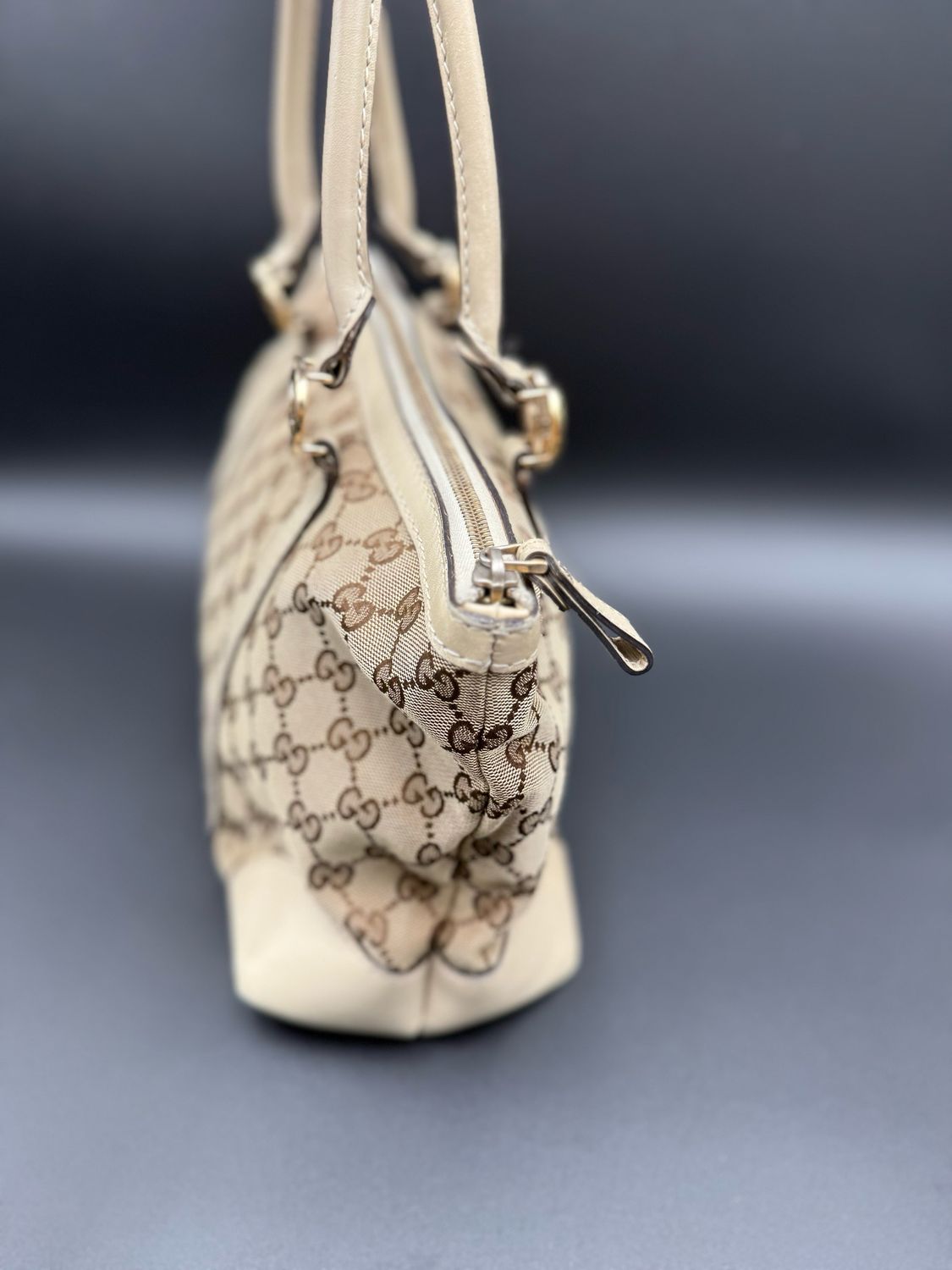 Gucci Monogram Lovely Tote Zipper