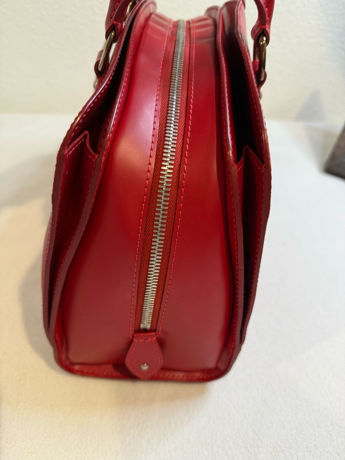 Louis Vuitton Pont Neuf Epi NM Red Handbag