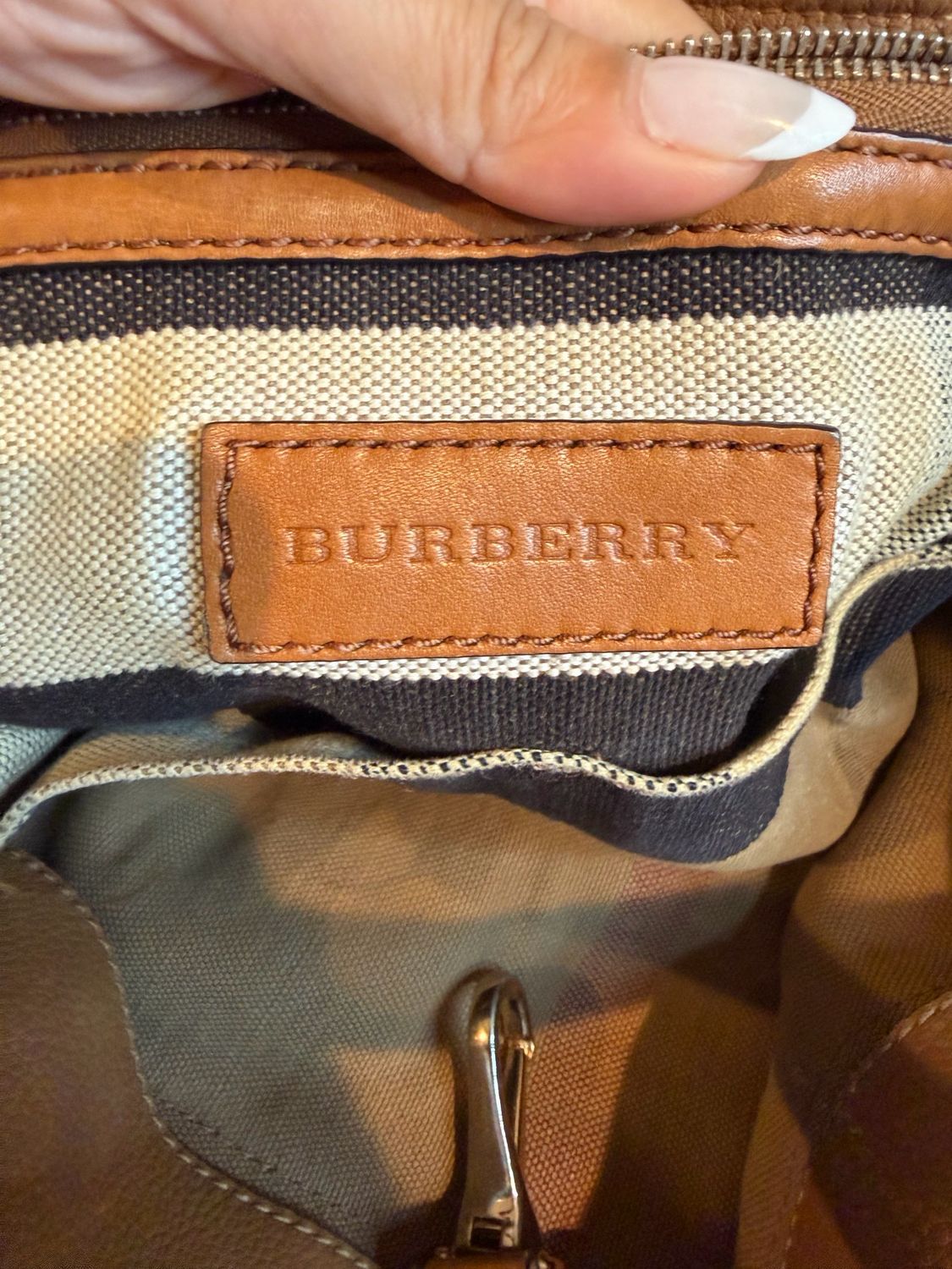 Burberty Ashby Bucket Messenger